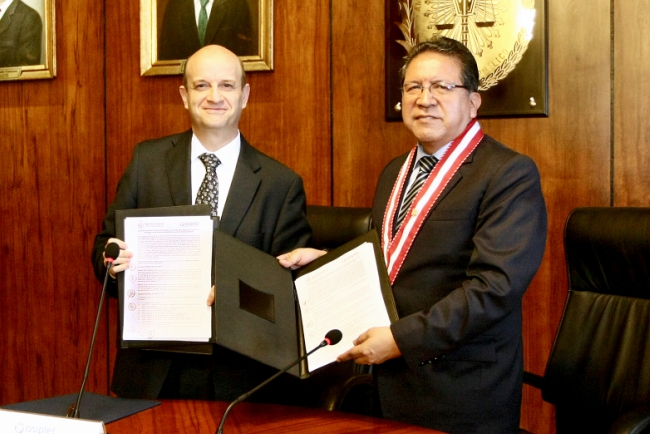 Ministerio Público y Osiptel firman convenio para frenar comercio ilegal de celulares