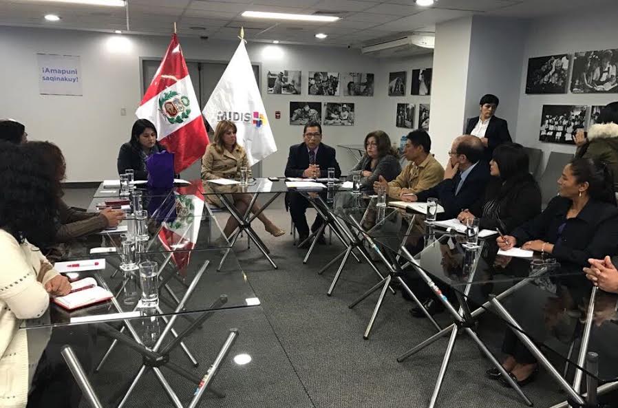 Ministra Aljovín dialogó con representantes de Apafas sobre servicio de programa Qali Warma