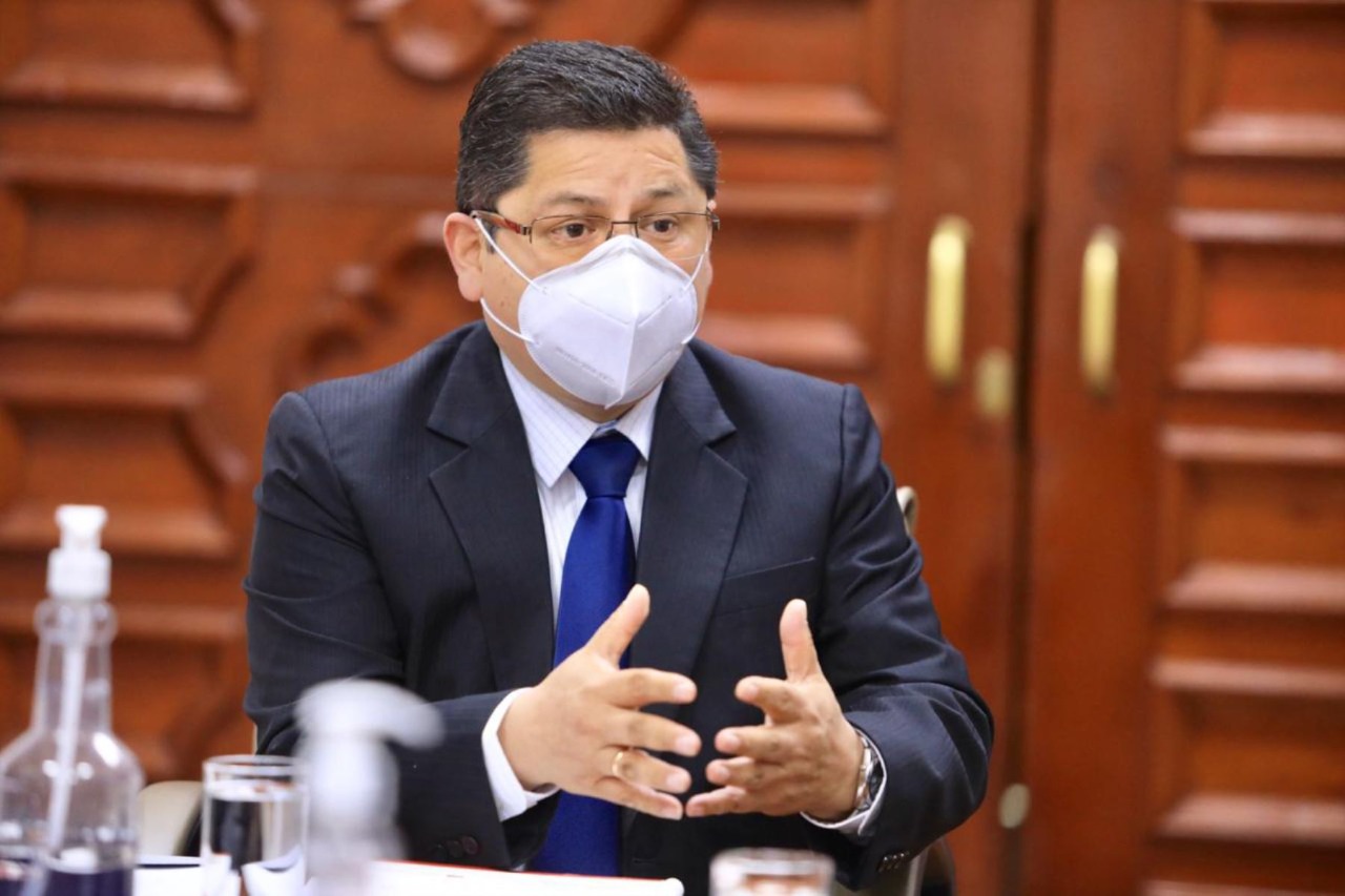 Es una atribución presidencial disponer ascensos en PNP, afirma ministro Vega