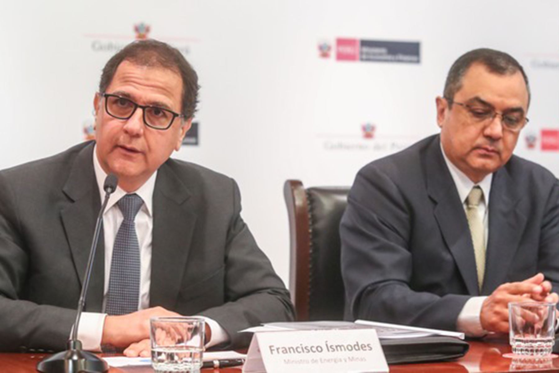 Pleno del Congreso recibe hoy a ministros de Economía y de Energía y Minas