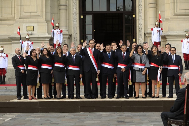 Presidente Vizcarra destaca que nuevo gabinete trabajará en equipo por el bienestar del país