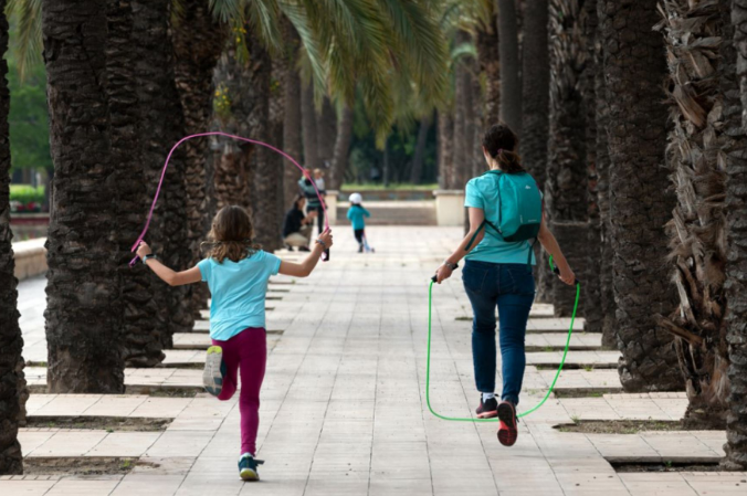 Minsa publica relación de distritos y regiones donde aún no pueden salir niños