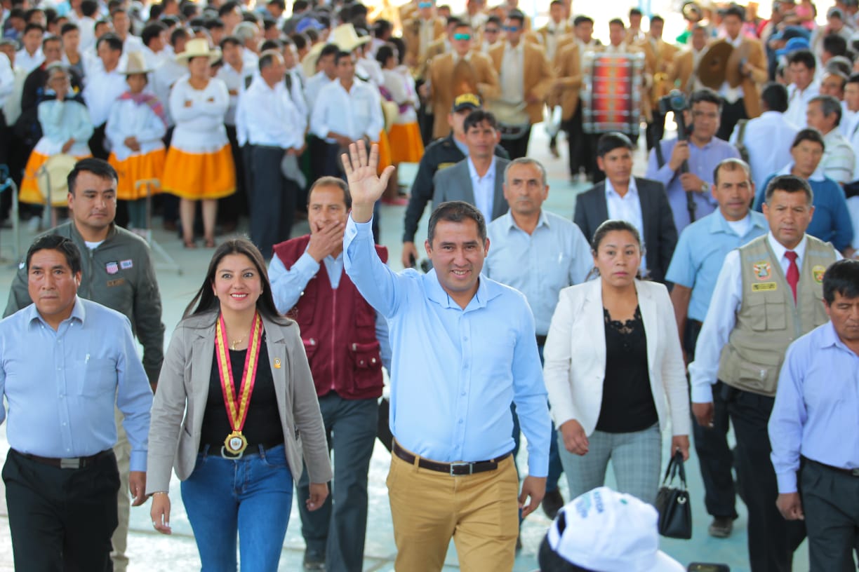 Áncash: gobernador Morillo se reunió con comuneros de Ecash en Carhuaz