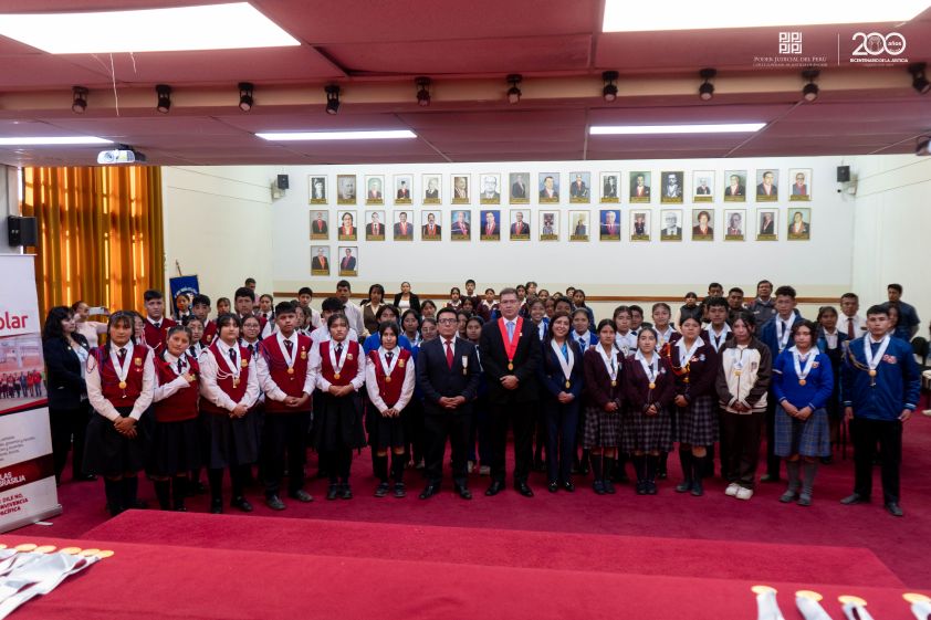 Presidente de la Corte de Áncash juramentó a más de 30 jueces de paz escolares