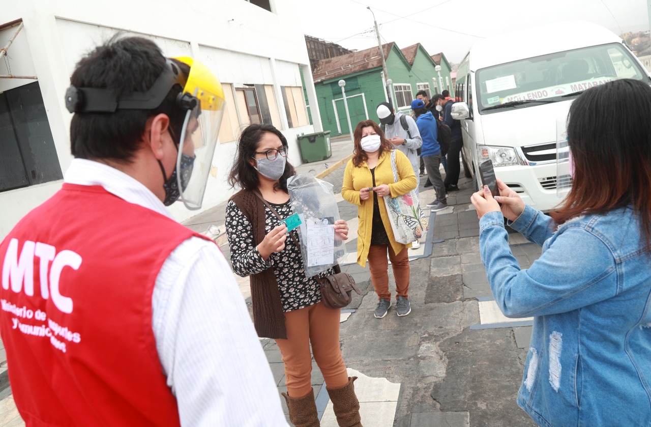 Más de dos millones de protectores faciales fueron entregados por 141 municipalidades provinciales 