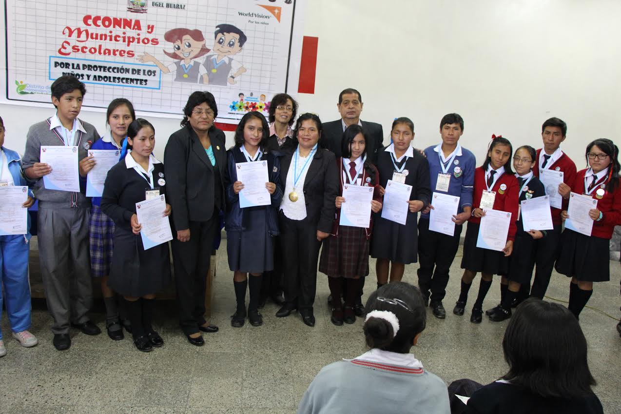  Juramentaron municipios escolares en Independencia  