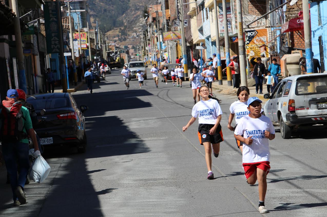  Municipalidad de Independencia realizó su primera natatlón