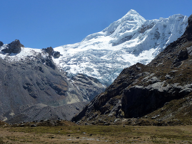 Guías de montaña tras la búsqueda de cuatro andinistas extranjeros en el Tocllaraju