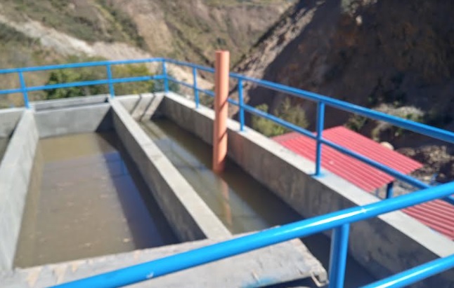 Contraloría advierte retrasos y filtraciones en obra de saneamiento en Huachis-Huari