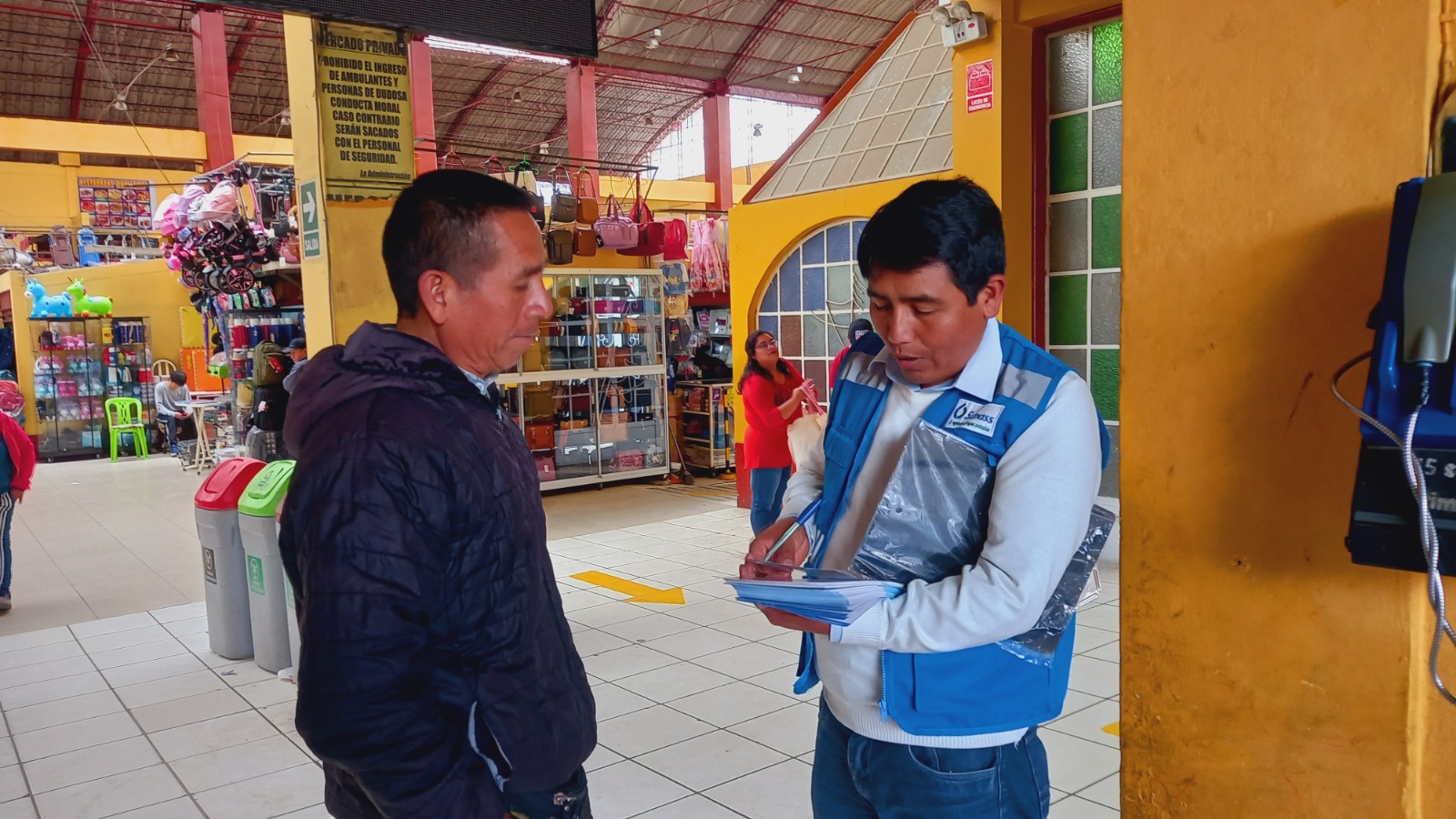 Sunass realiza campañas de orientación en principales avenidad y mercados de Huaraz 
