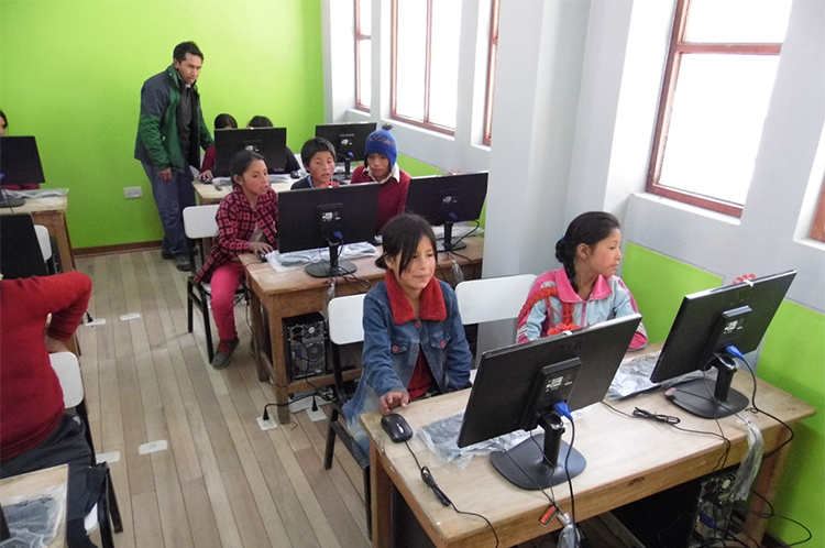 Huari: escolares de Huachi cuentan con nuevos ambientes y computadoras