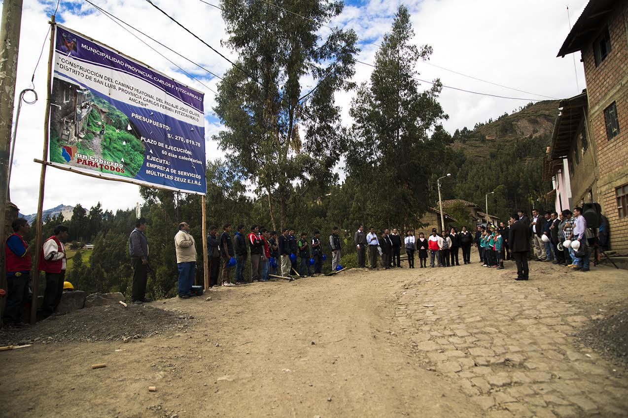  Municipalidad de Fitzcarrald inicia obra de camino peatonal en San Luis