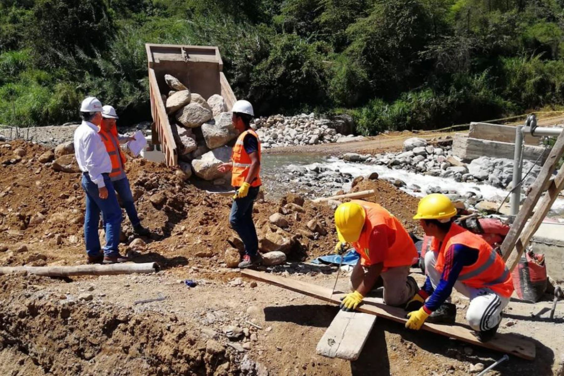 Convocan a profesionales para ejecución de obras de agua