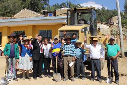Alcalde de Huaraz supervisó trabajos de trocha carrozable en el poblado Quenuayoc