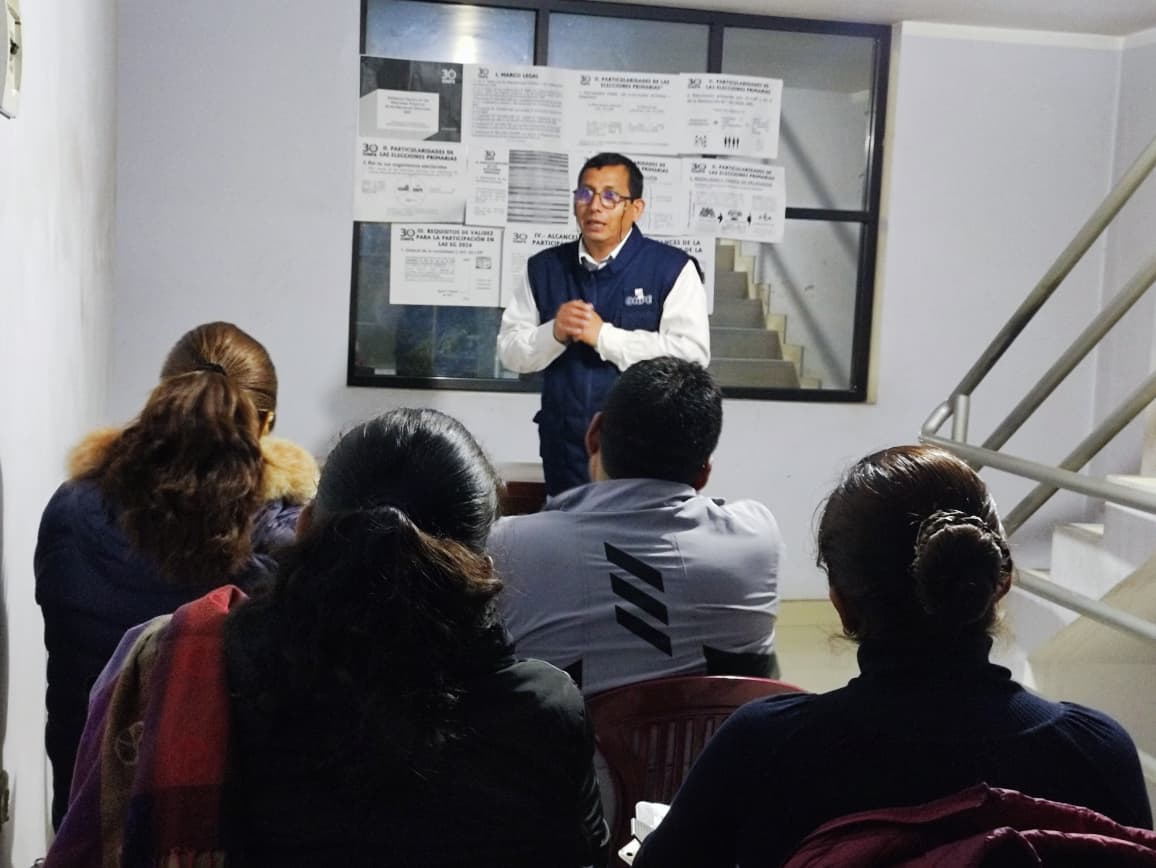ONPE brinda asistencia técnica a organizaciones políticas en Huaraz