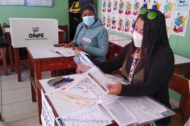 Estos son los antecedentes de los postulantes a la segunda vuelta en nueve regiones 