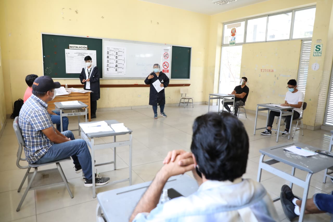 ONPE logró capacitar cifra récord de 237,000 miembros de mesa    