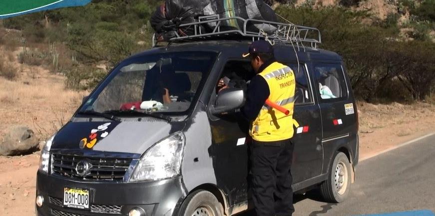 Caraz: Municipalidad provincial y PNP realizan operativo a transportistas