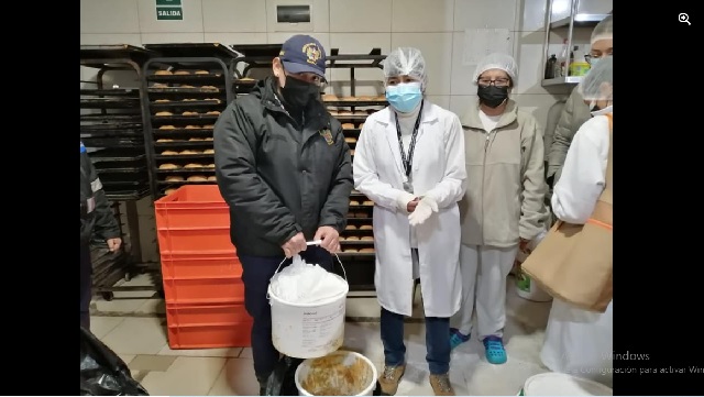 Áncash: clausuran panadería en Huaraz tras hallar masa de pan con heces de roedores