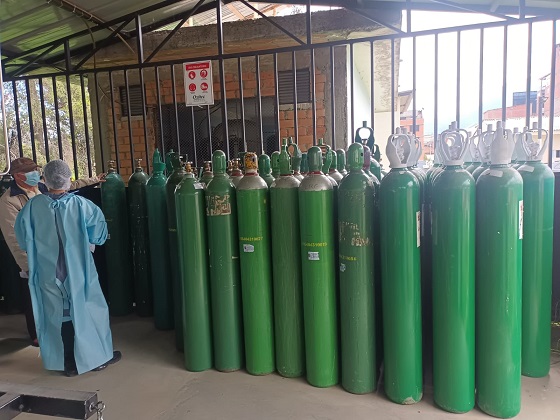 Huaraz: alertan deficiente almacenamiento de balones de oxígeno medicinal en Hospital Víctor Ramos 