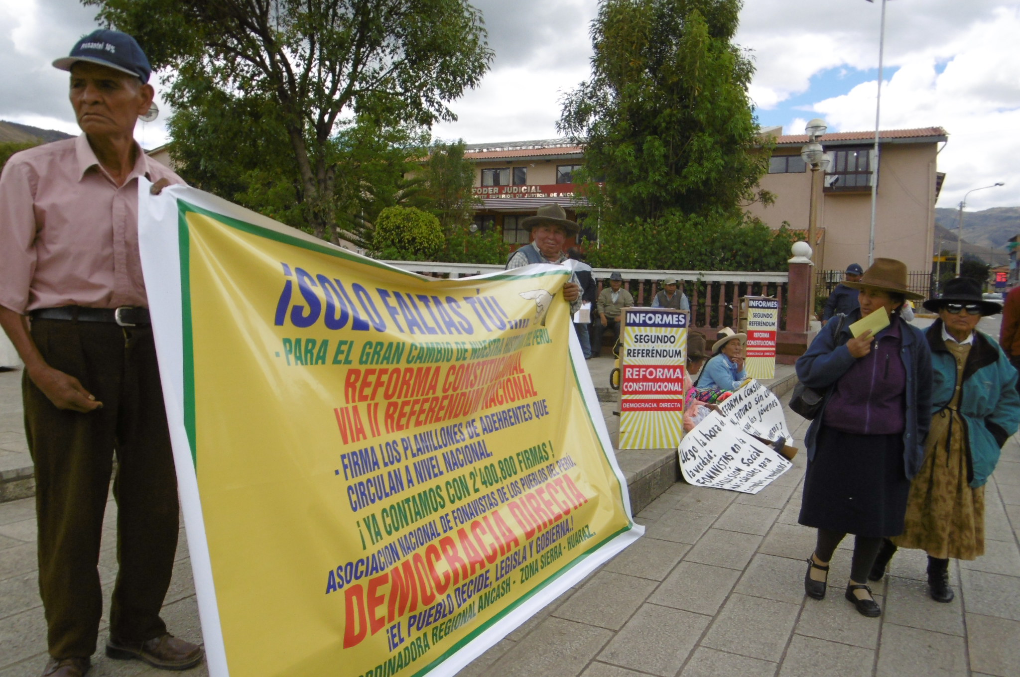 Fonavistas de Áncash recolectan firmas para reforma constitucional
