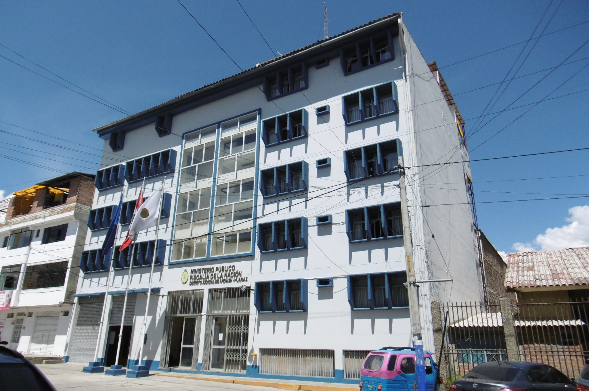 Tres policías involucrados en bandas de asaltantes y atracadores