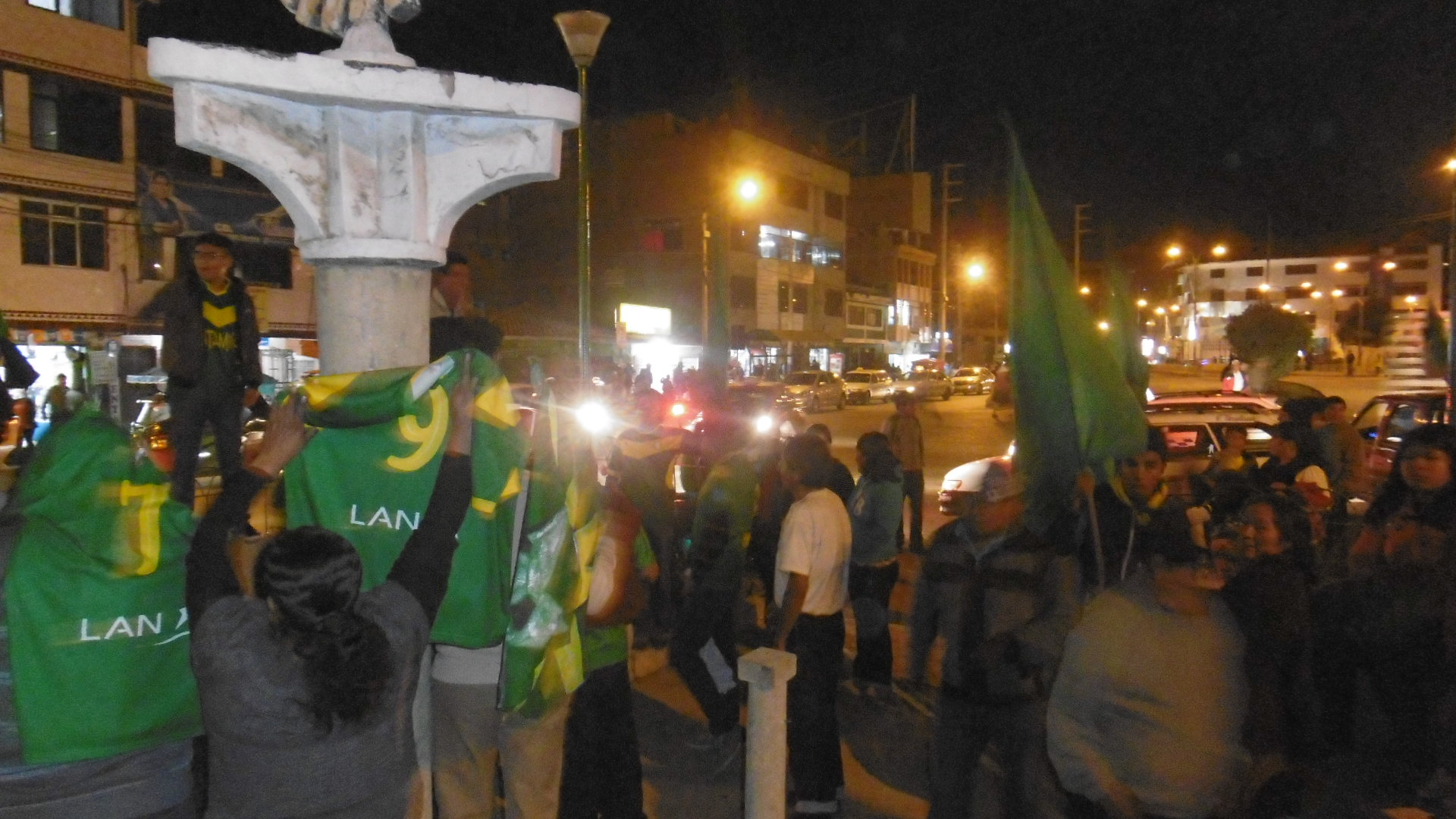 Hinchas del Sport Áncash celebran pase a cuartos de final  de la Copa Perú