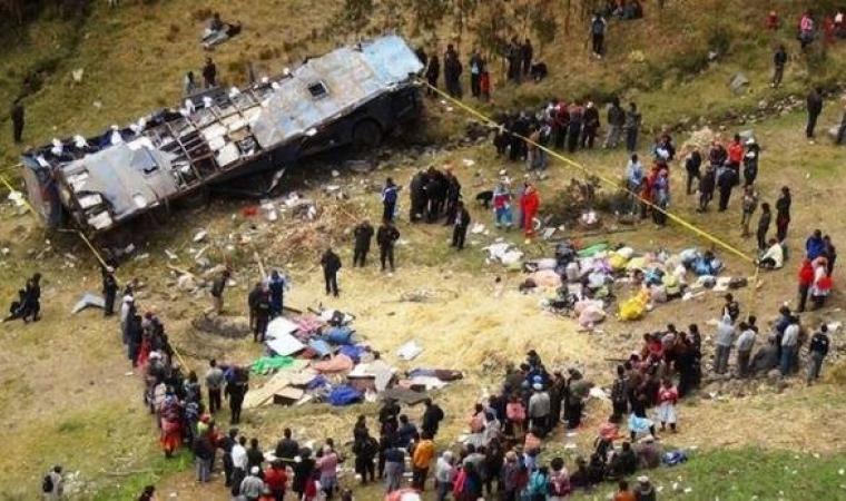 Exceso de horas de chofer frente al volante habría sido causa de accidente que dejó 14 muertos