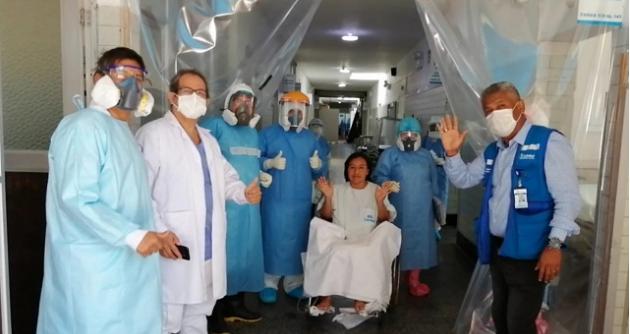 Profesora que superó el covid-19 es dada de alta tras alumbrar a su segunda hija en Chimbote