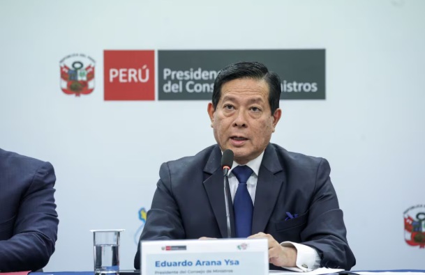 Premier Arana confirma que Dina Boluarte evalúa tener un programa de televisión