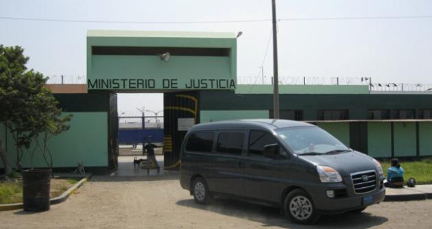 Incautan 10 teléfonos celulares durante requisa en el penal de Cambio Puente