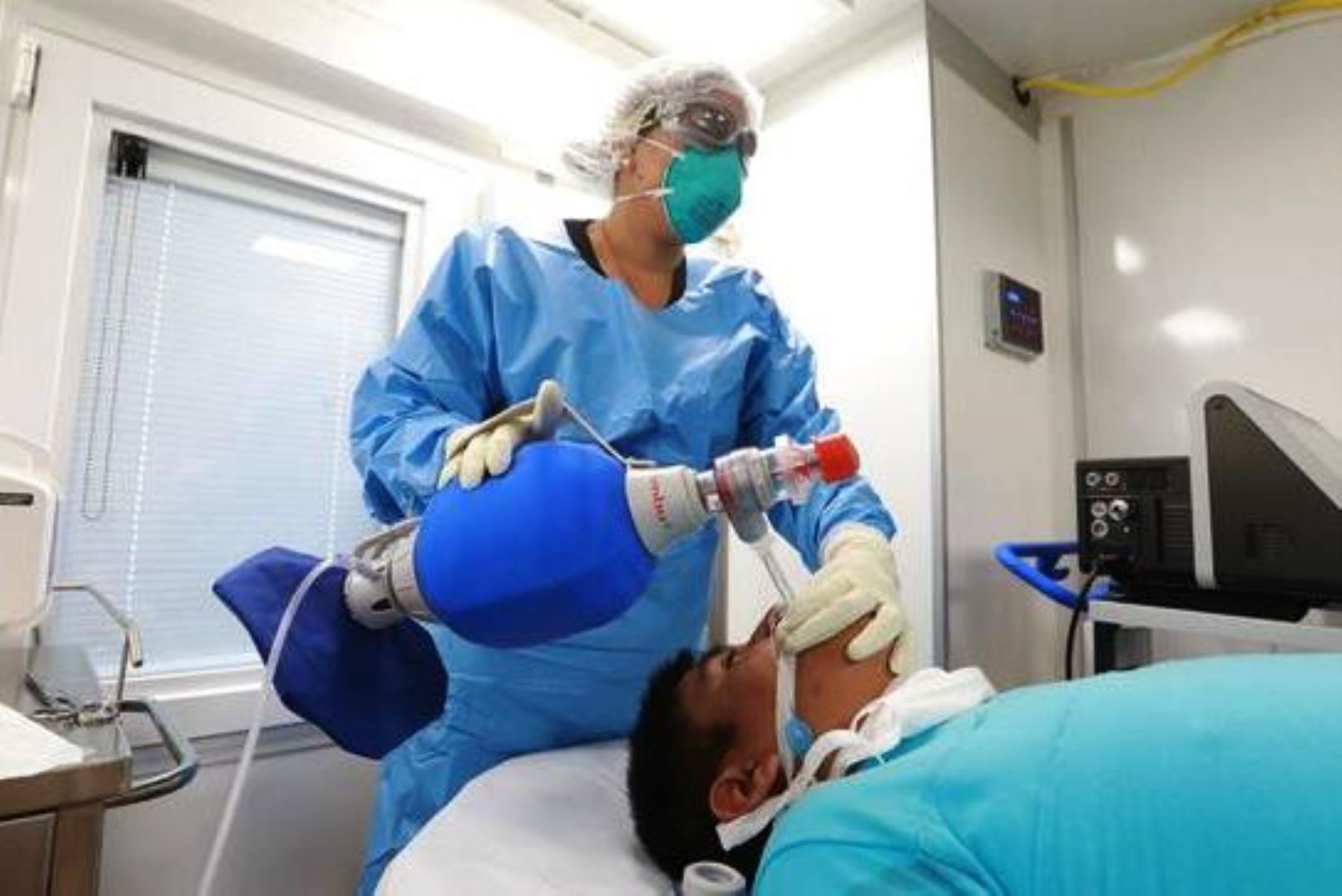 A 73 se eleva número de fallecidos por Covid-19 en Perú     