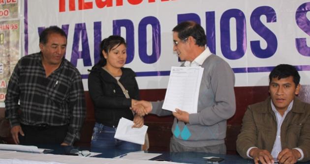 Comité de Revocatoria contra Waldo Ríos entregó 5 mil planillones en Chimbote