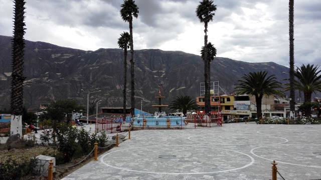 Plaza de Armas de Yungay recibe mantenimiento para mejorar ornato de la ciudad