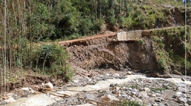 Desborde de río destruye cultivos, puentes peatonales y vías vecinales en Pomabamba