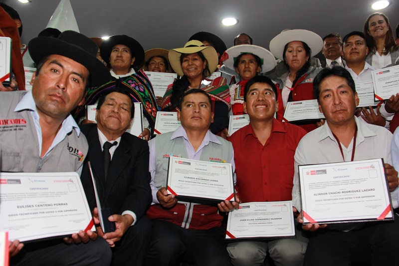 Midis premia experiencias exitosas de familias rurales que trabajan para lograr inclusión económica