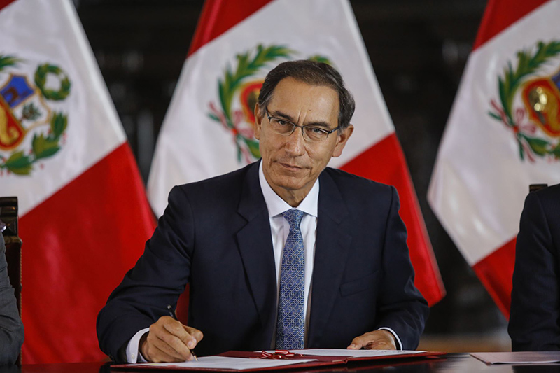 Vizcarra exige a autoridades regionales y locales ser firmes contra corrupción