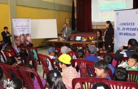 Alcalde de Huaraz acompañó a jóvenes a charlas contra las drogas organizada por Devida