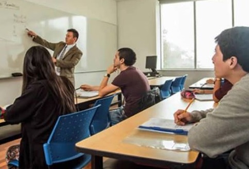 Estudiantes de universidades con licencia denegada podrán trasladarse a otras públicas licenciadas 