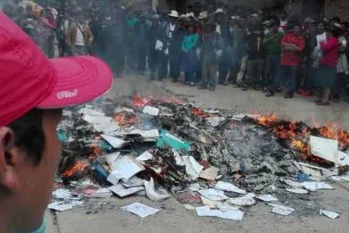 Protesta contra Poder Judicial y MP en Sihuas destruyó expedientes de casos de violencia contra la mujer