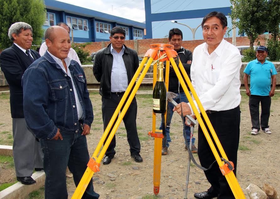 Colocan primera piedra de proyecto de drenaje pluvial en Shancayan