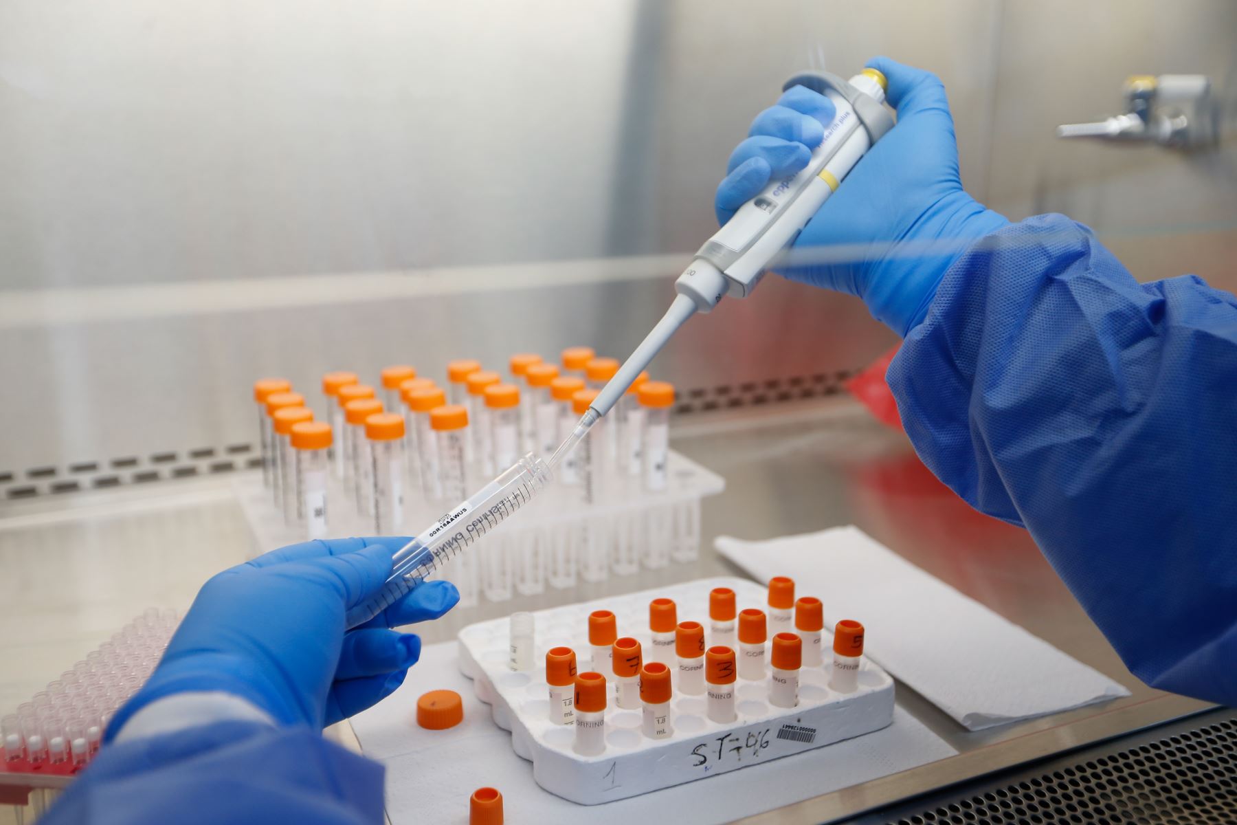 Farmacéutica Moderna inicia la fase 3 de su vacuna contra la covid-19