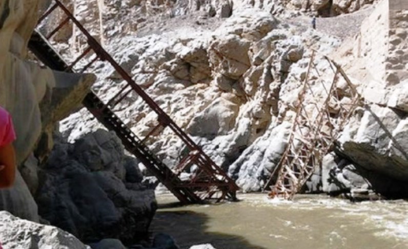 Macate: puente Chuquicara se desplomó cuando obreros hacían cambio de estructura