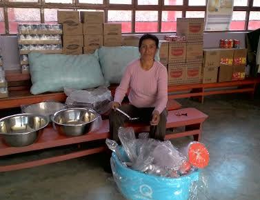 Escuelas de extrema pobreza de Pallasca reciben utensilios de cocina