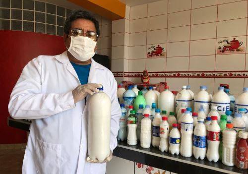  Áncash: químico chimbotano fabrica jabón para el personal de limpieza