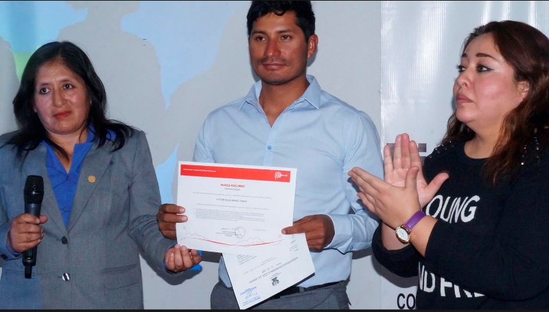 Montañista que coronó el Everest recibió reconocimiento del Gobierno Regional de Áncash