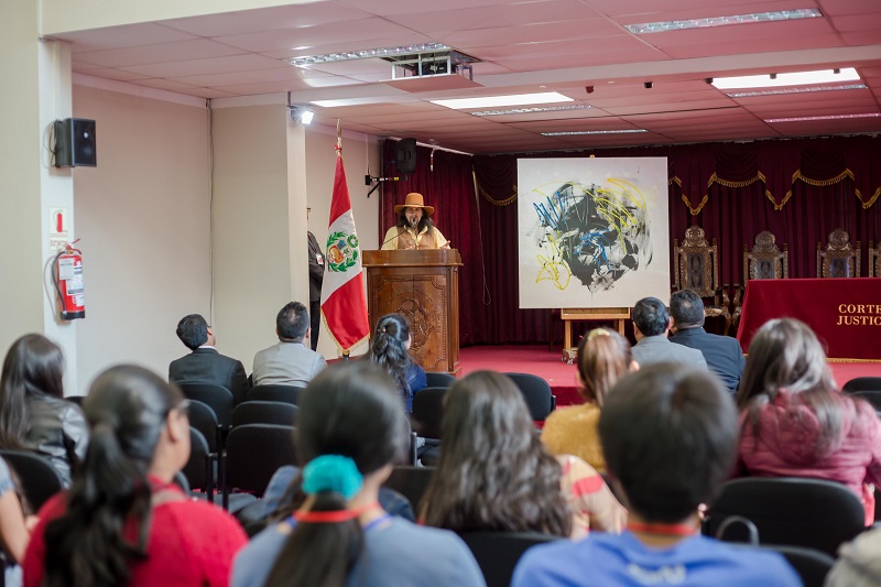 Presidente de la Corte de Áncash  entregó reconocimiento al pintor Fernando Díaz Evaristo