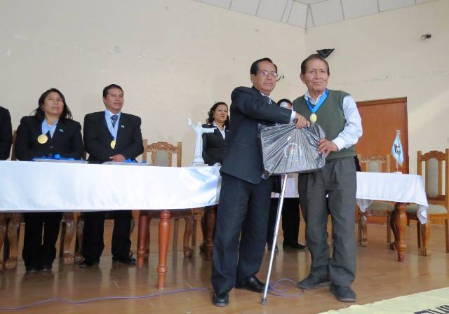 Maestros recibieron homenaje de Municipalidad Provincial de Yungay