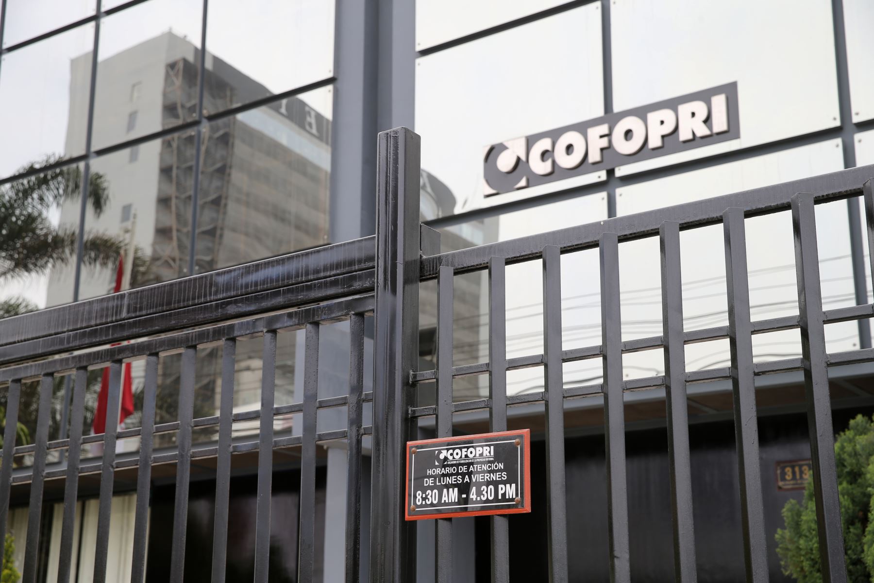 Procuraduría General y Cofopri coordinan acciones para recuperar bienes estatales y fortalecer el patrimonio público 