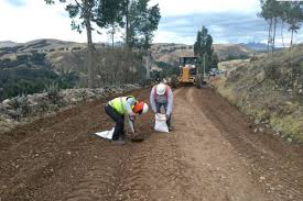 Rehabilitan vías vecinales afectadas por deslizamientos tras fuertes lluvias en Aija